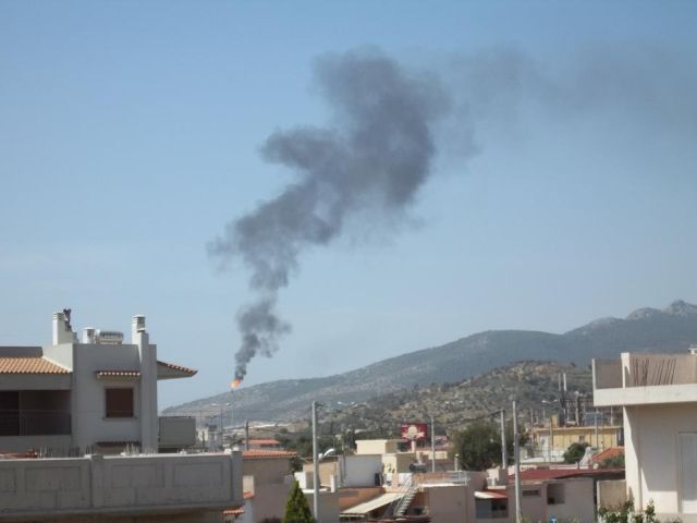Εκπομπές πυκνού καπνού από το διυλιστήριο των ΕΛΠΕ στην Ελευσίνα (βίντεο) 2 13012860 215271815508165 7969338786961856762 n